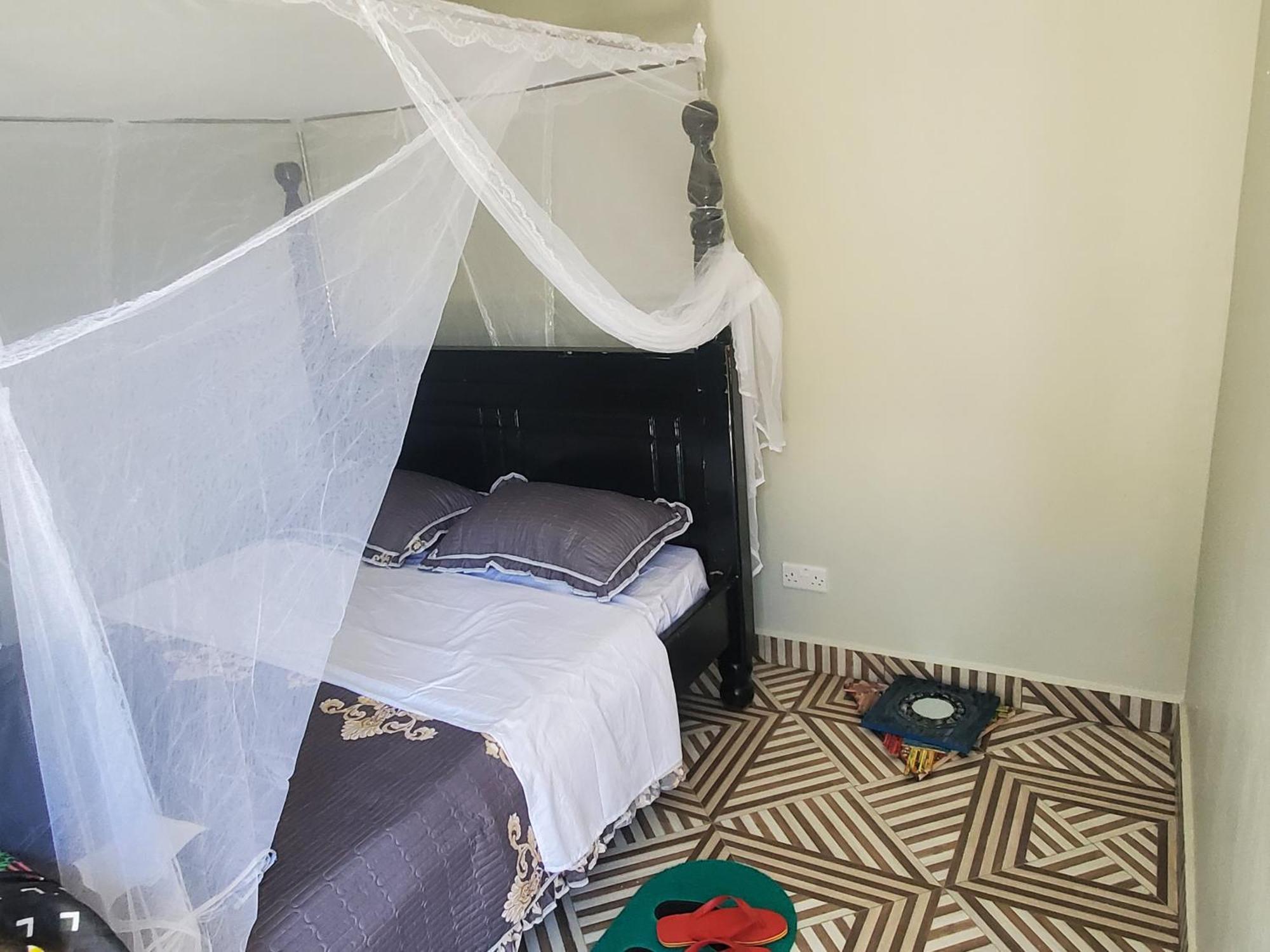 Gorilla African Guest House Entebbe Dış mekan fotoğraf