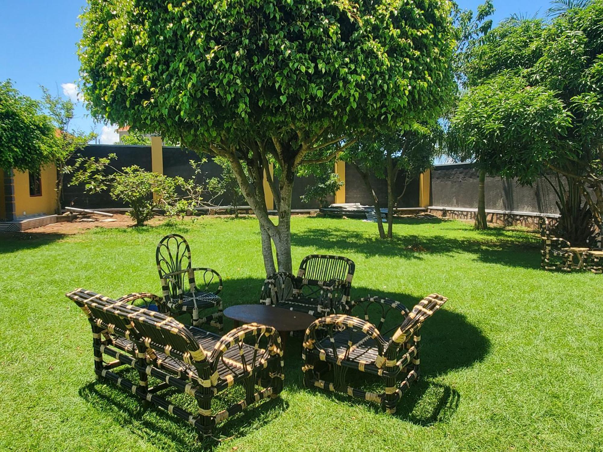 Gorilla African Guest House Entebbe Dış mekan fotoğraf