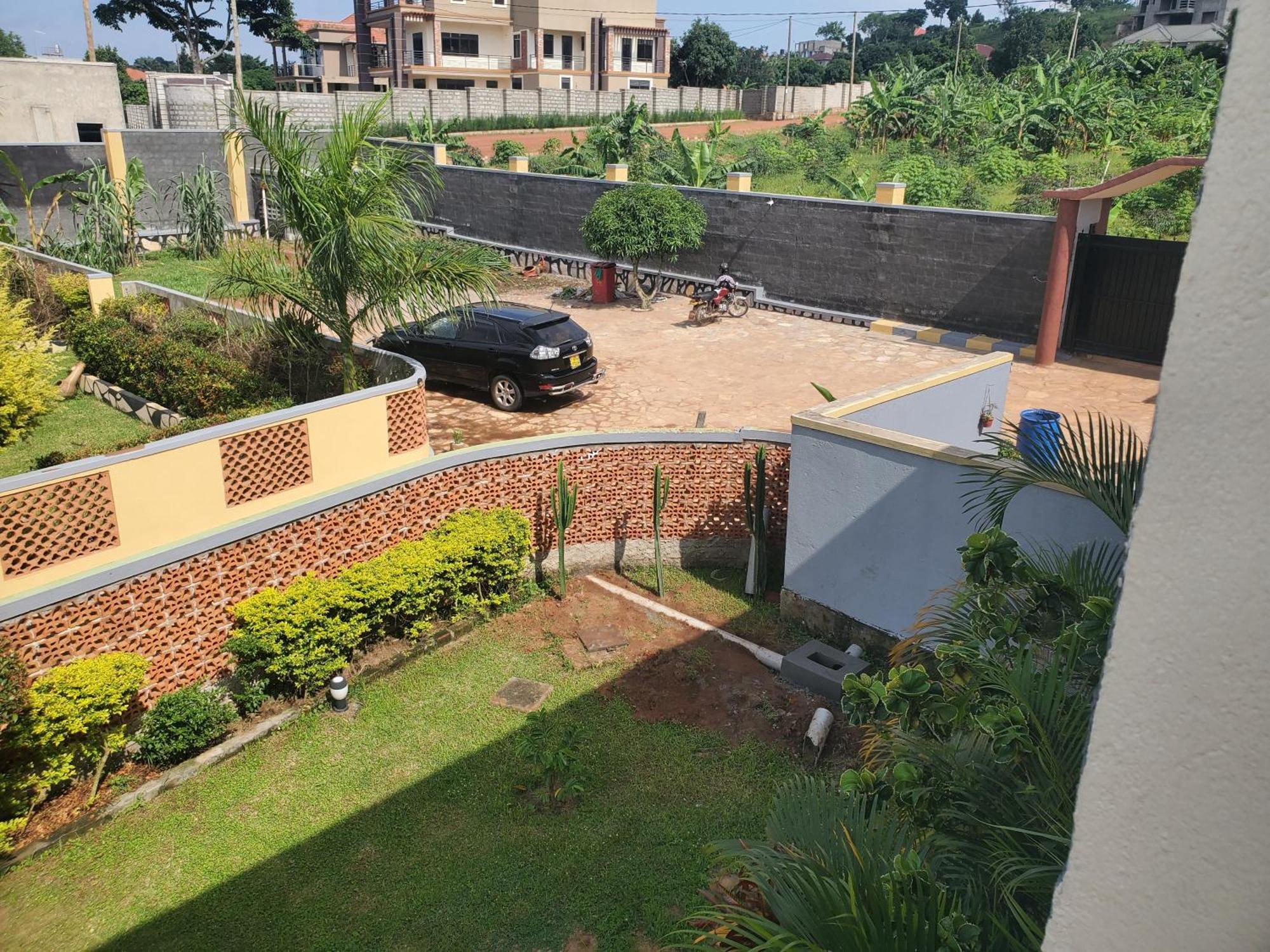 Gorilla African Guest House Entebbe Dış mekan fotoğraf