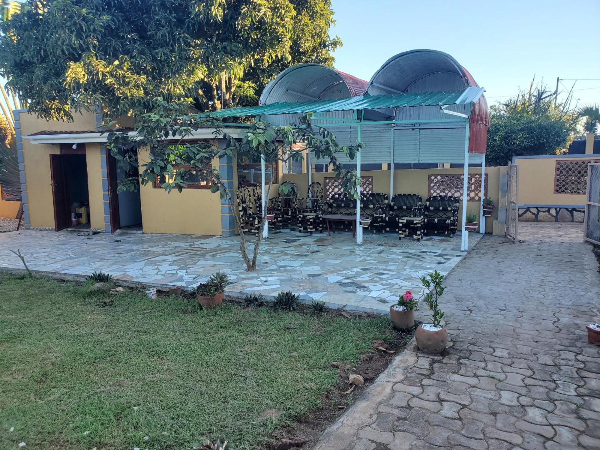 Gorilla African Guest House Entebbe Dış mekan fotoğraf