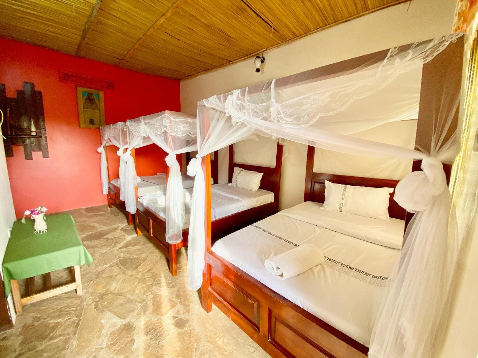 Gorilla African Guest House Entebbe Dış mekan fotoğraf