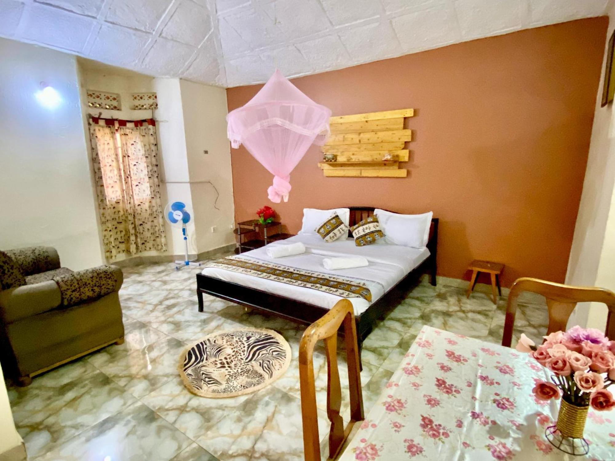 Gorilla African Guest House Entebbe Dış mekan fotoğraf
