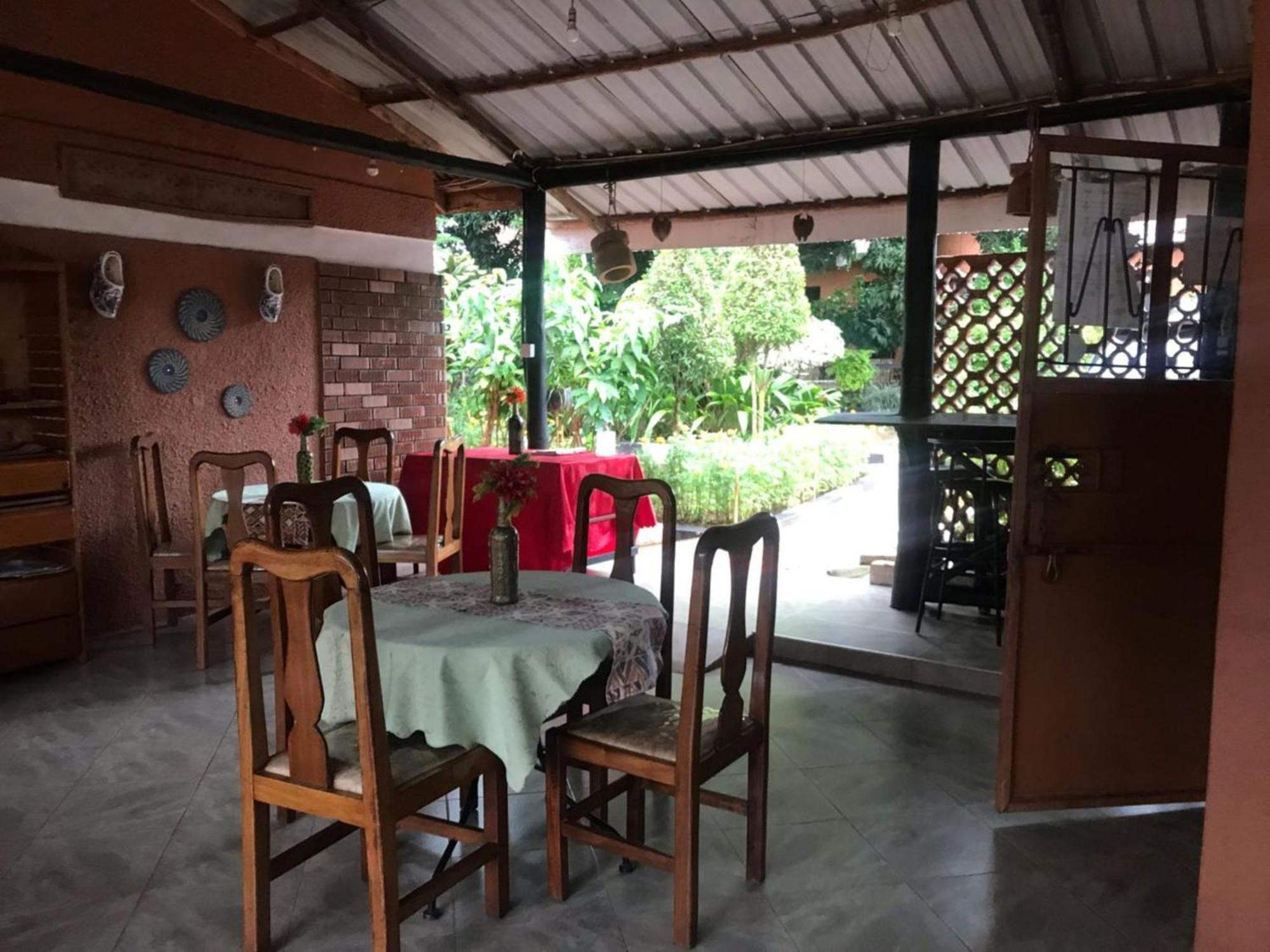 Gorilla African Guest House Entebbe Dış mekan fotoğraf